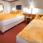 Adonis Hotel