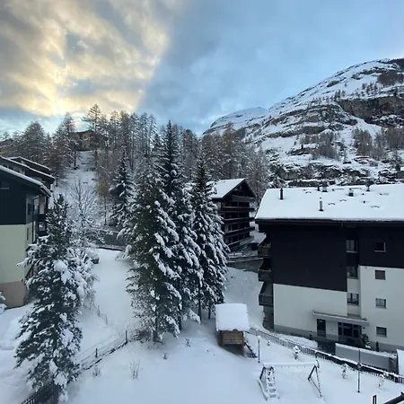 Готель Adonis 3*