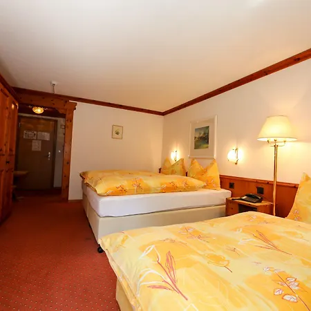 Adonis Hotel 3*